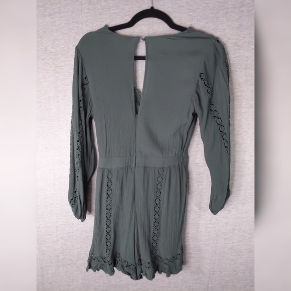 🎅🏻 3/$50 👯♀️Host Pick⚡️American Eagle Long Sleeve Lace Romper - Picture 6 of 10